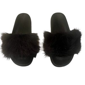 Black faux fur slides